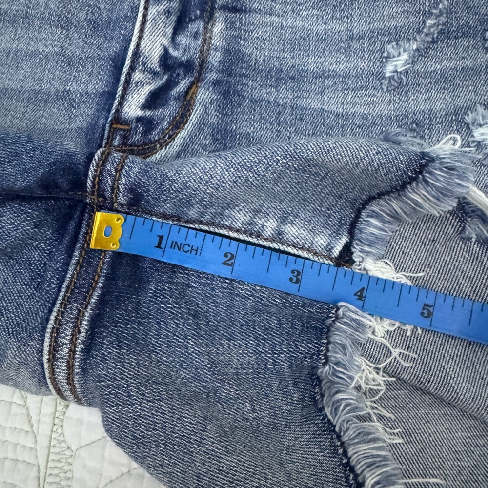 Judy Blue Women's Frayed Hem Jean Shorts - Size M - Picture 4 of 9
